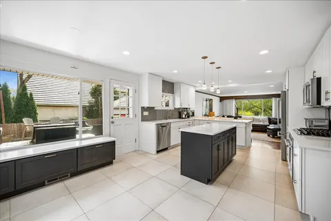 $1,499,000 | 975 Elm Ridge Drive, Glencoe, IL 60022