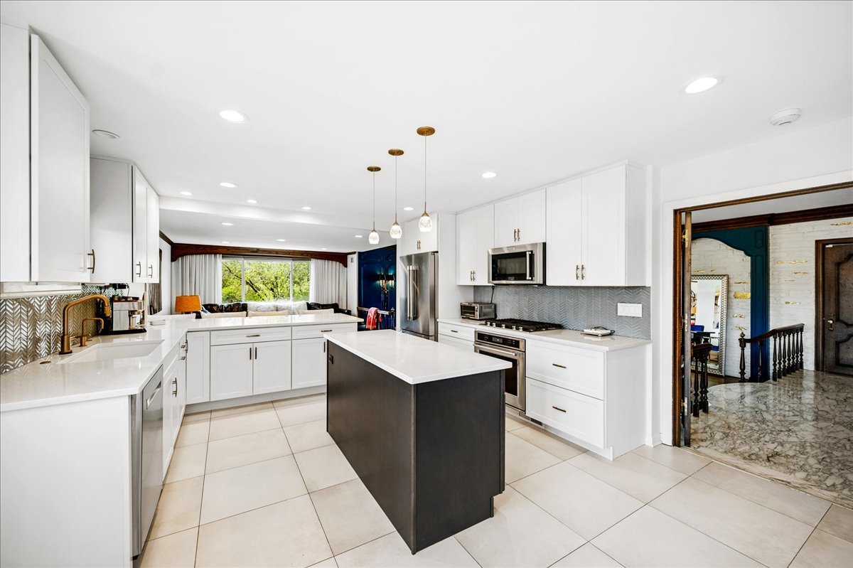 975 Elm Ridge Drive Glencoe, IL 60022 - Photo 9 of 27