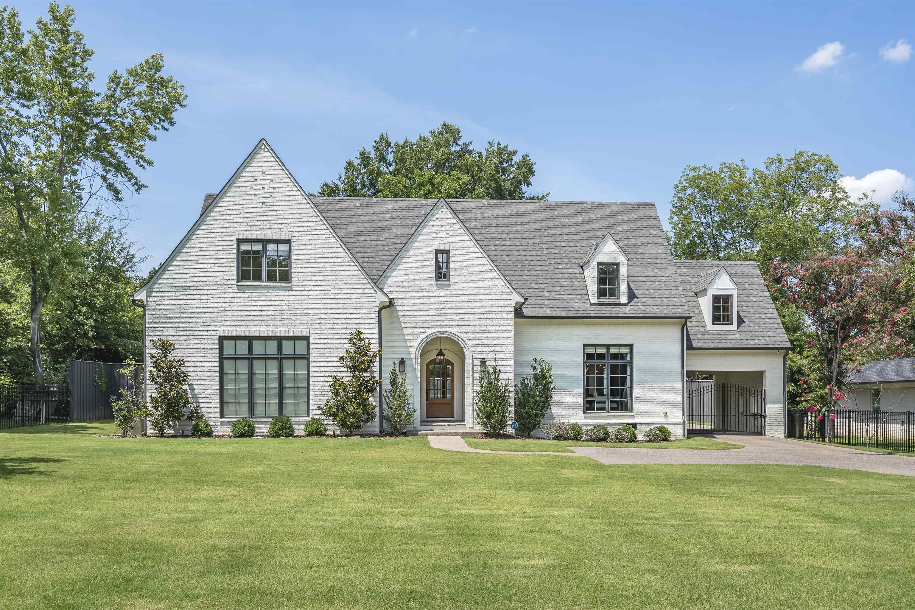 4764 Barfield Road Memphis, TN 38117 - Photo 1 of 25 a front view of a house with a garden