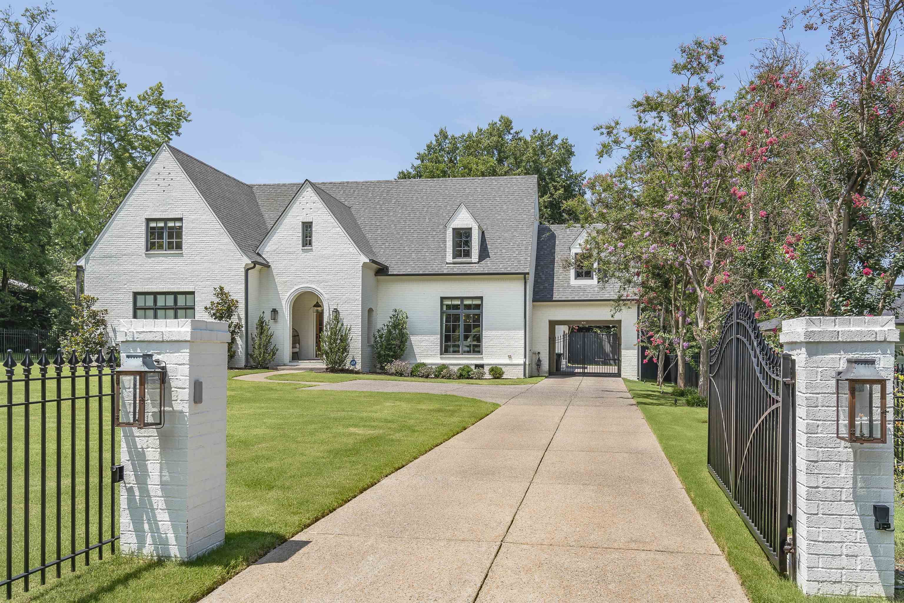 4764 Barfield Road Memphis, TN 38117 - Photo 3 of 25 a front view of house with yard and green space