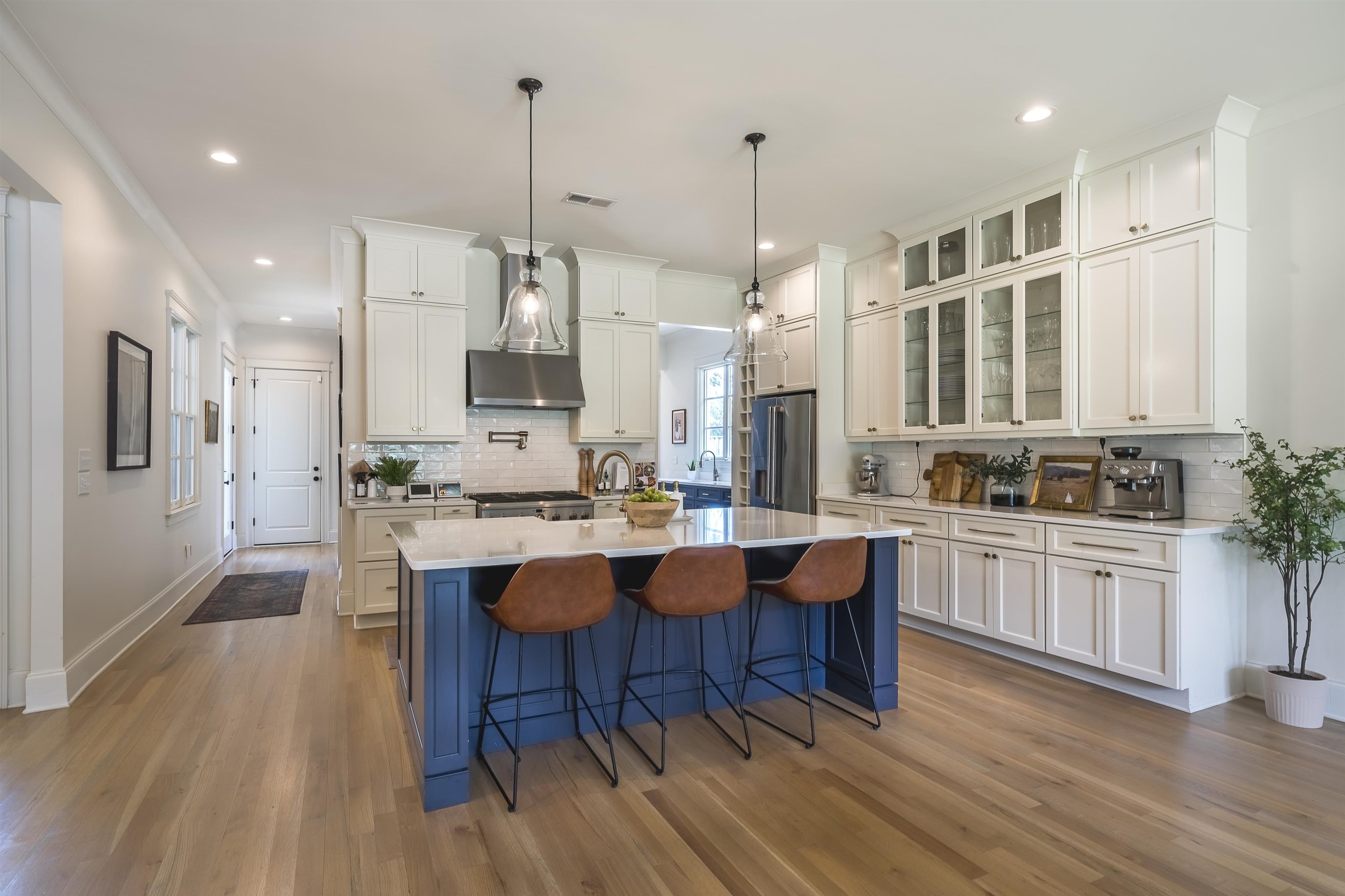 4764 Barfield Road Memphis, TN 38117 - Photo 8 of 25 a large kitchen with lots of counter space and stainless steel appliances