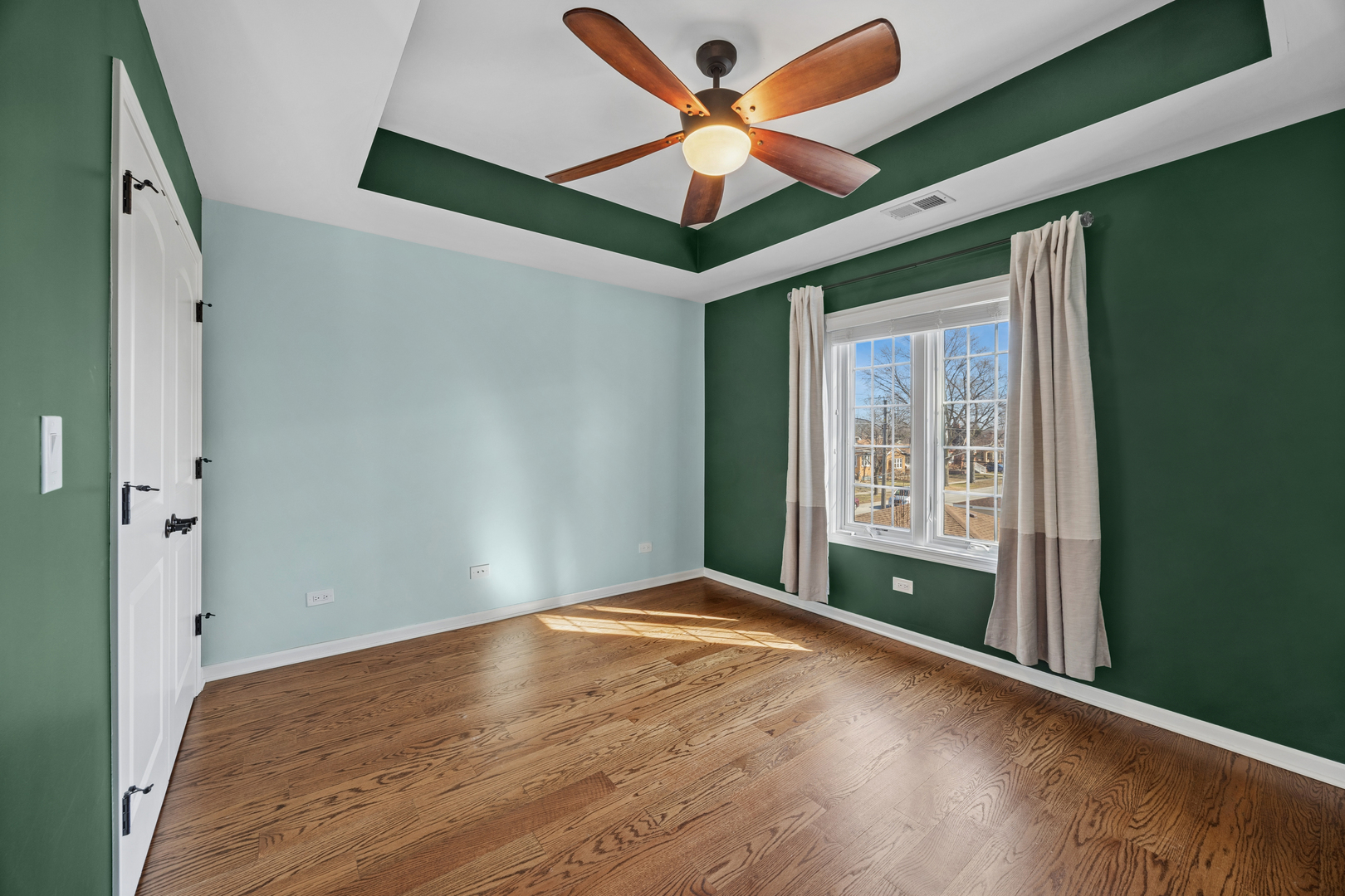 4103 Wisconsin Avenue Stickney, IL 60402 - Photo 11 of 24 an empty room with closet and a ceiling fan