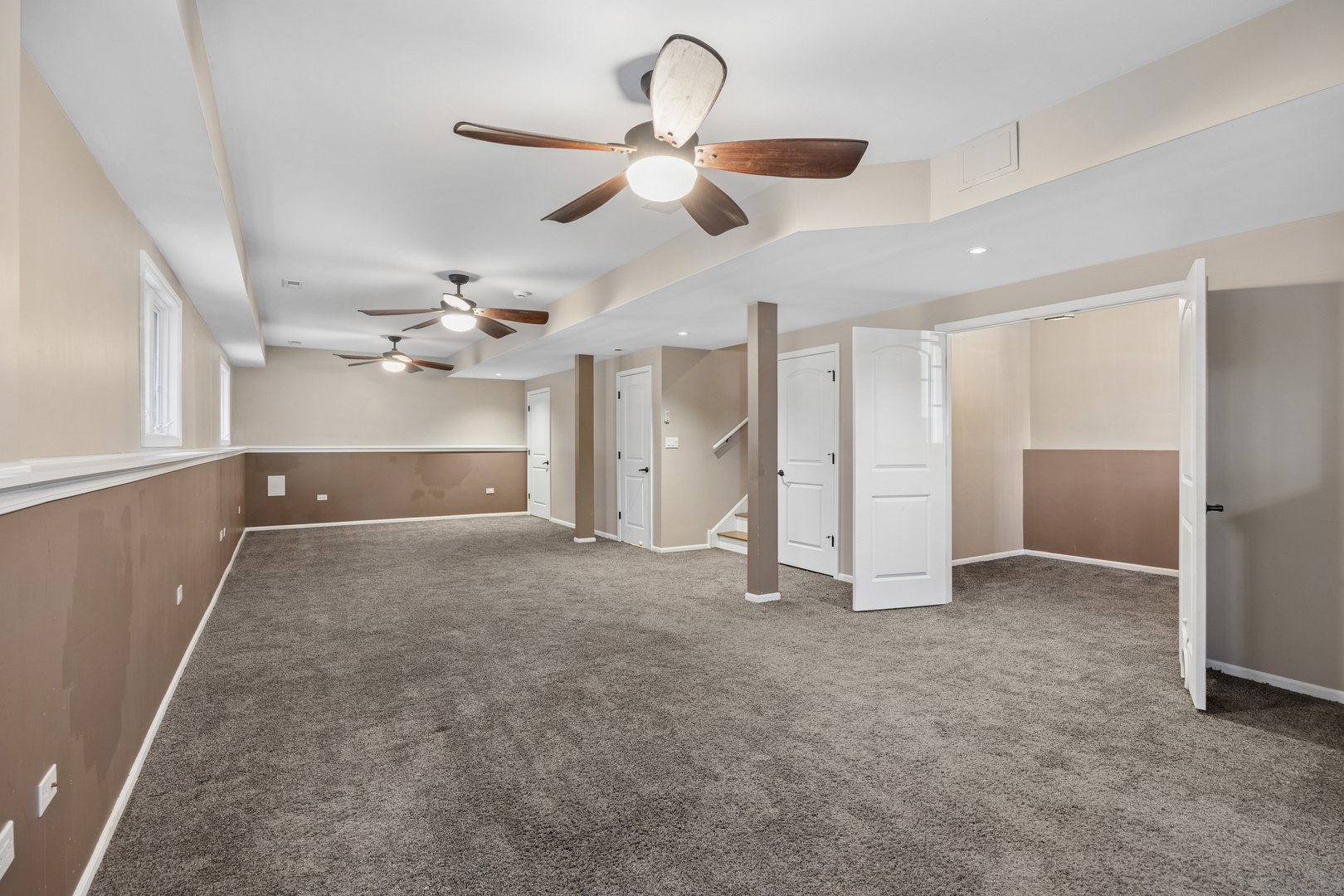 4103 Wisconsin Avenue Stickney, IL 60402 - Photo 15 of 24 a view of an empty room and a ceiling fan window