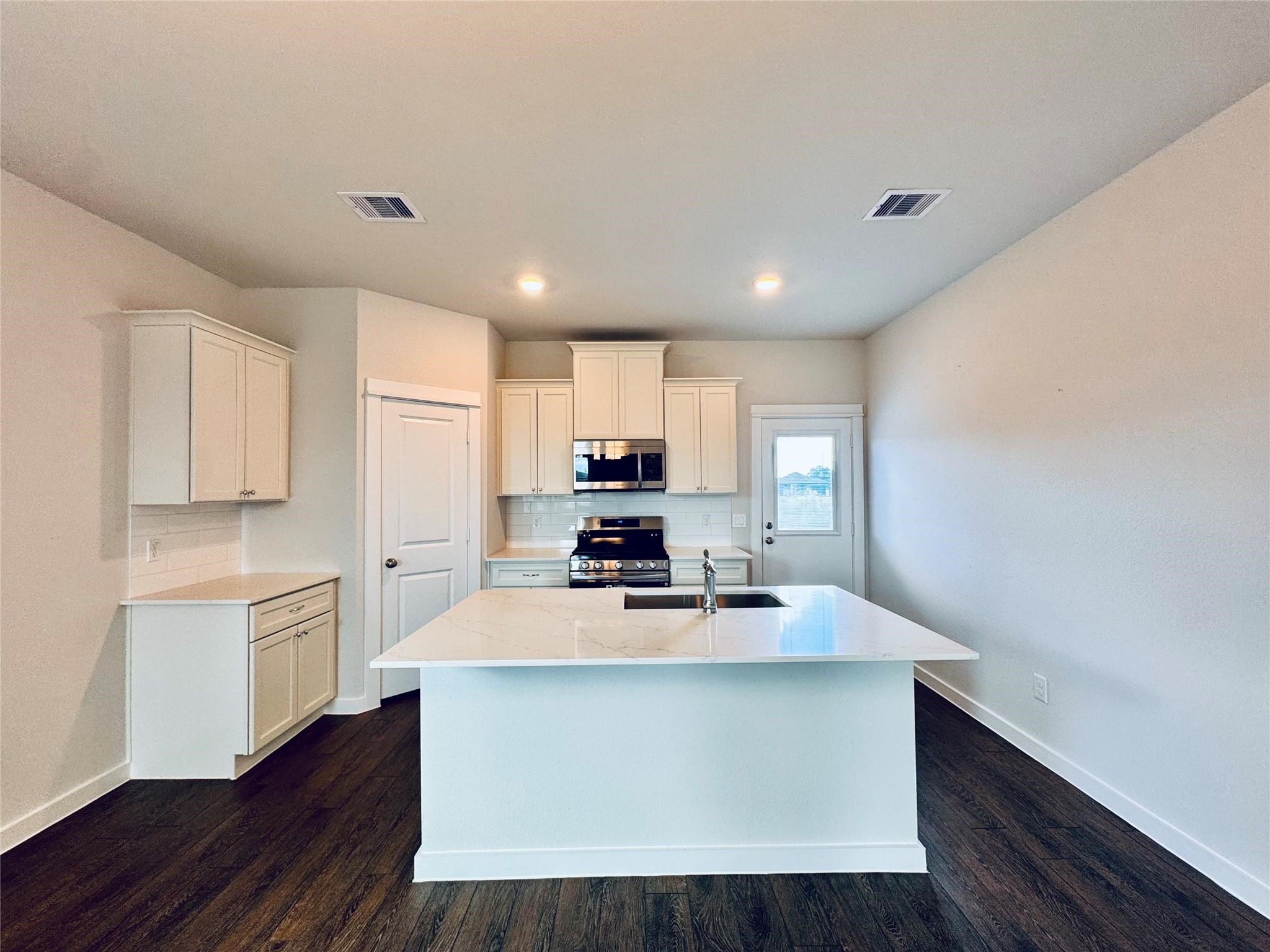 111 County Road 5102B Cleveland, TX 77327 - Photo 5 of 20