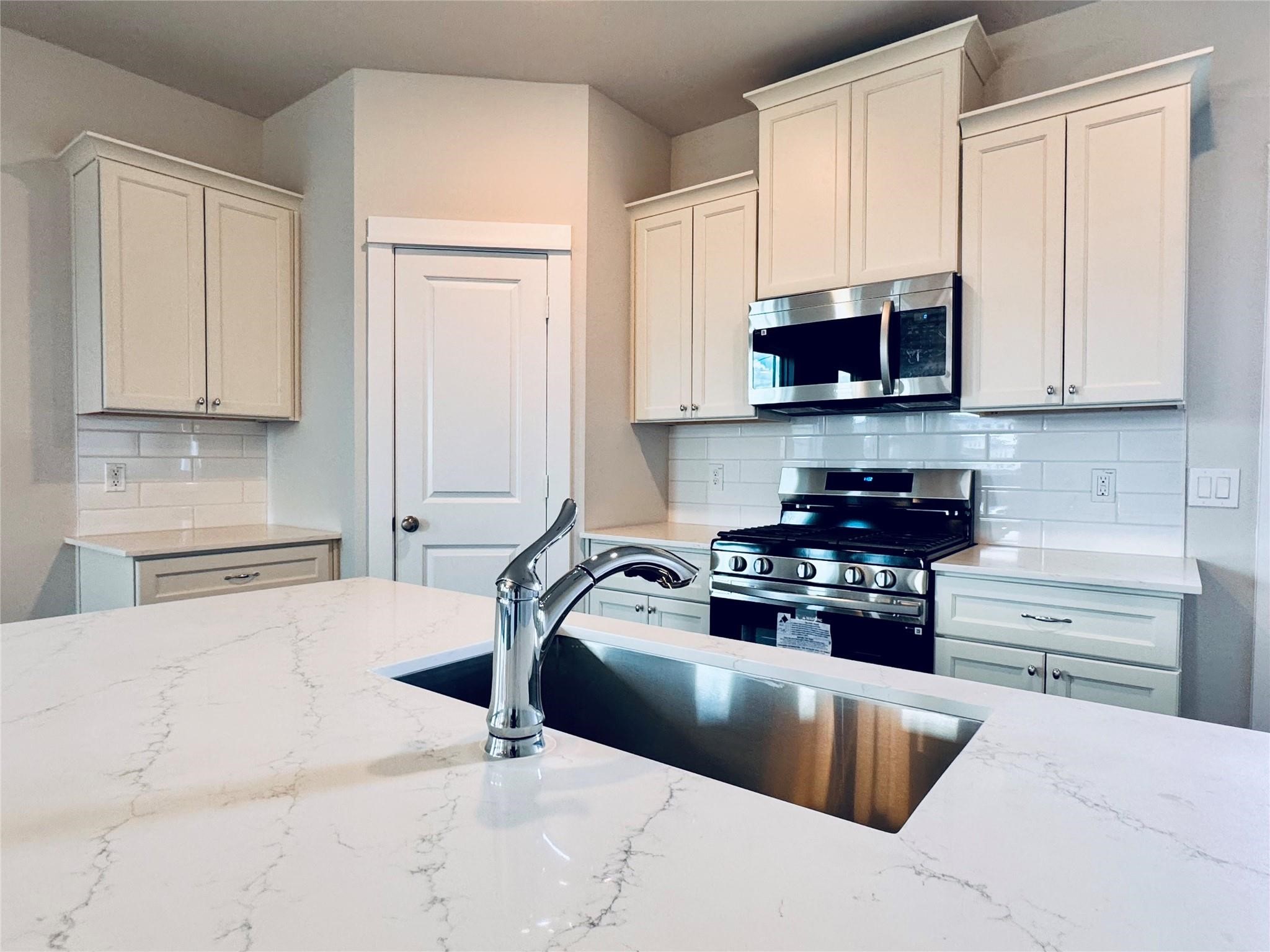 111 County Road 5102B Cleveland, TX 77327 - Photo 7 of 20