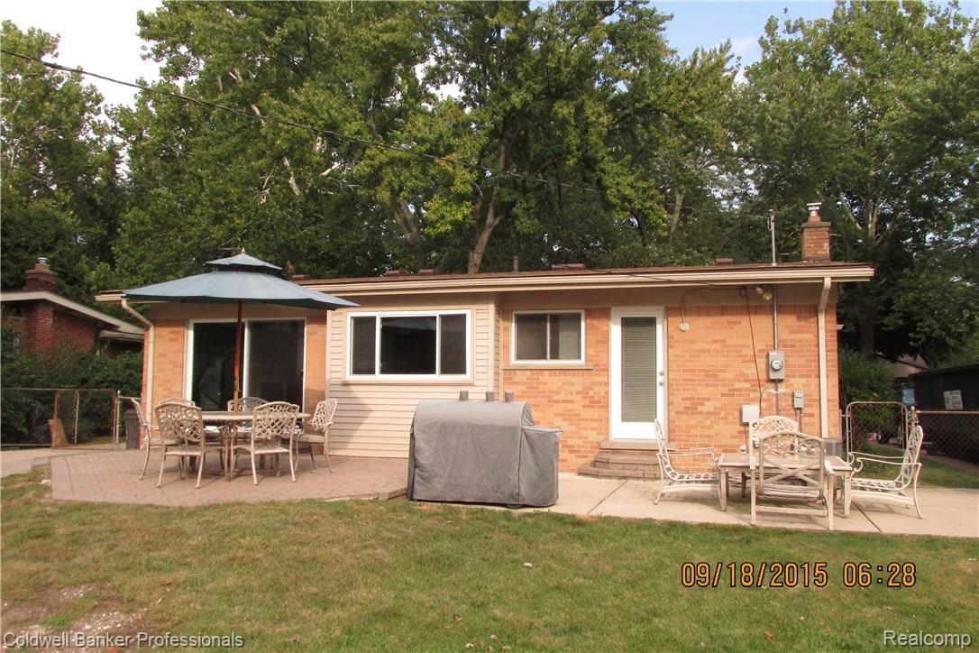 17241 Rougeway Street Livonia, MI 48152 - Photo 29 of 32 IMG_2037 - Copy.JPG