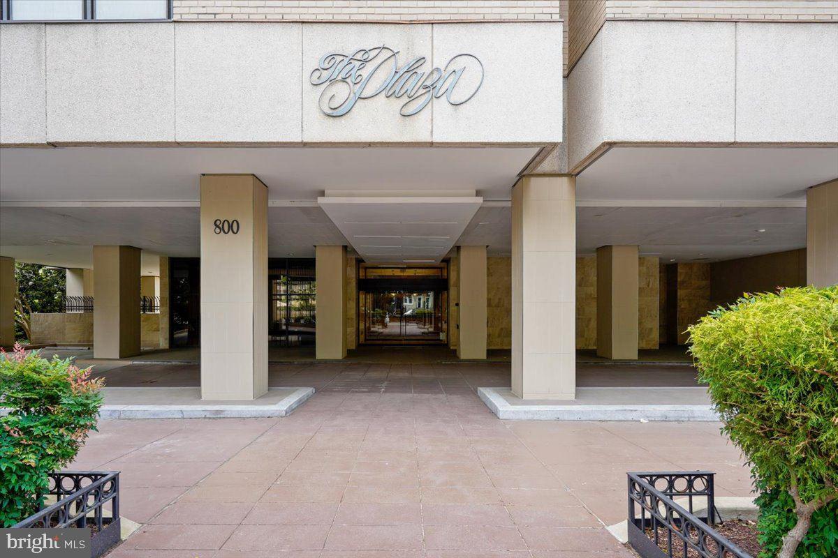 800 25th Street Northwest, Unit 504 Washington, DC 20037 - Photo 3 of 52 Elegant entrance to The Plaza