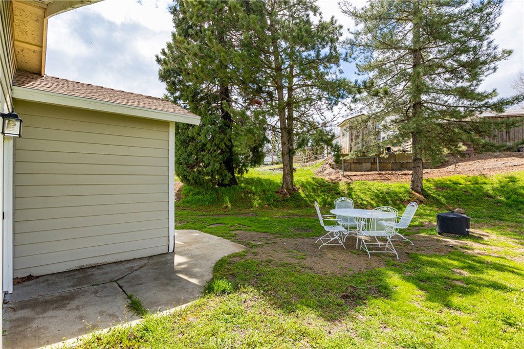 28841 Delaware Drive Tehachapi, CA 93561 - Photo 27 of 36 a backyard of a house with table and chairs
