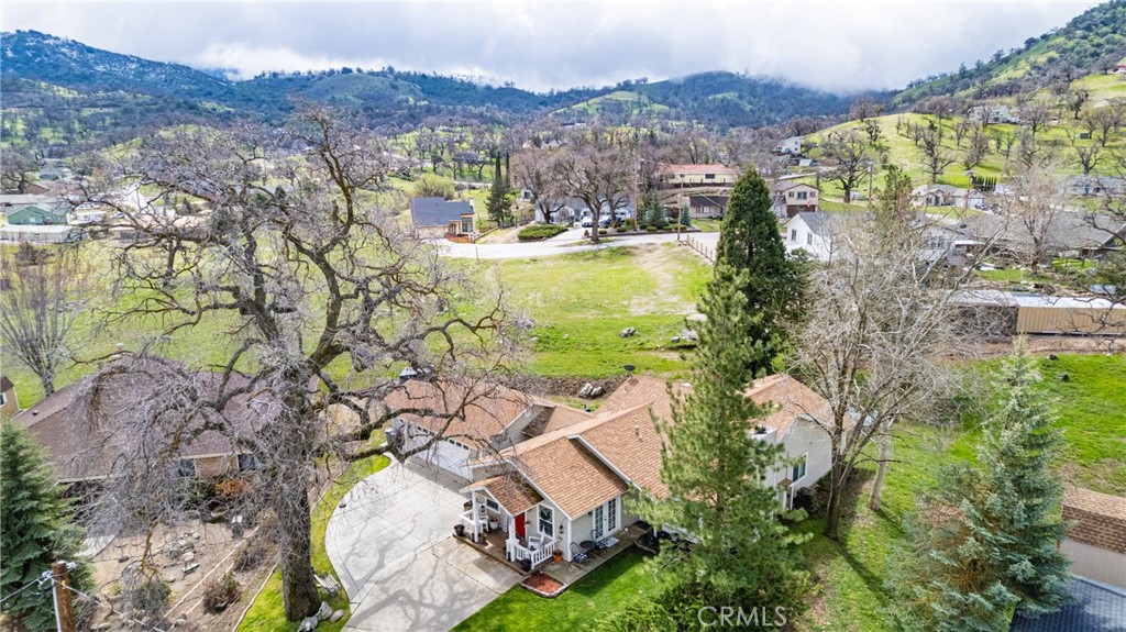 28841 Delaware Drive Tehachapi, CA 93561 - Photo 32 of 36 a view of city with ocean