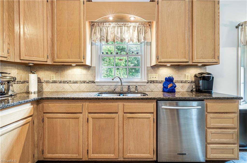 1946 Winding Ridge Road Winston-Salem, NC 27127 - Photo 18 of 45 Granite Counters
