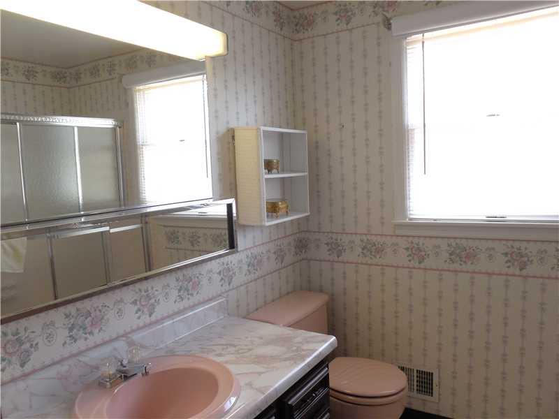171 Spring Grove Road Penn Hills, PA 15235 - Photo 15 of 24 Full Bath.