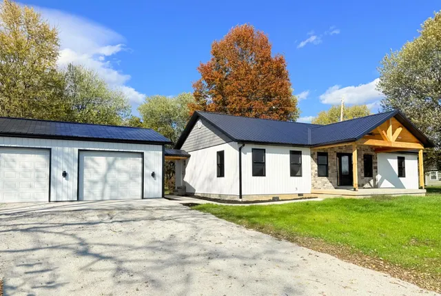 $319,500 | 15229 State Road 156, Vevay, IN 47043