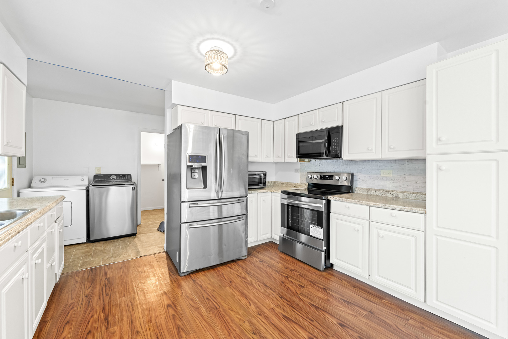 109 Landmeier Road Elk Grove Village, IL 60007 - Photo 7 of 22 Gallery Image 7