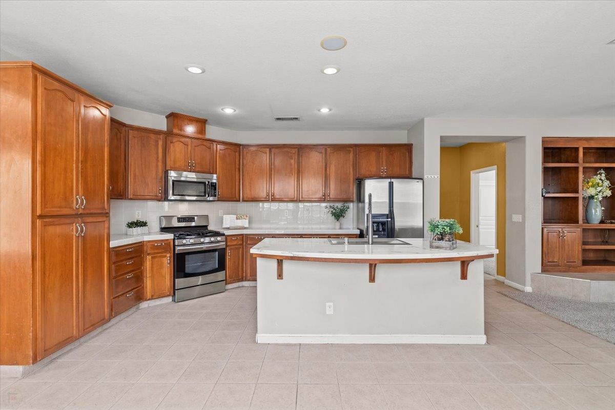 2050 Geneva Way Manteca, CA 95337 - Photo 18 of 68