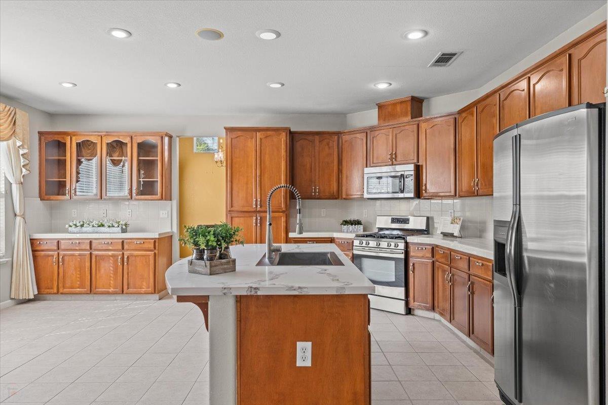 2050 Geneva Way Manteca, CA 95337 - Photo 20 of 68