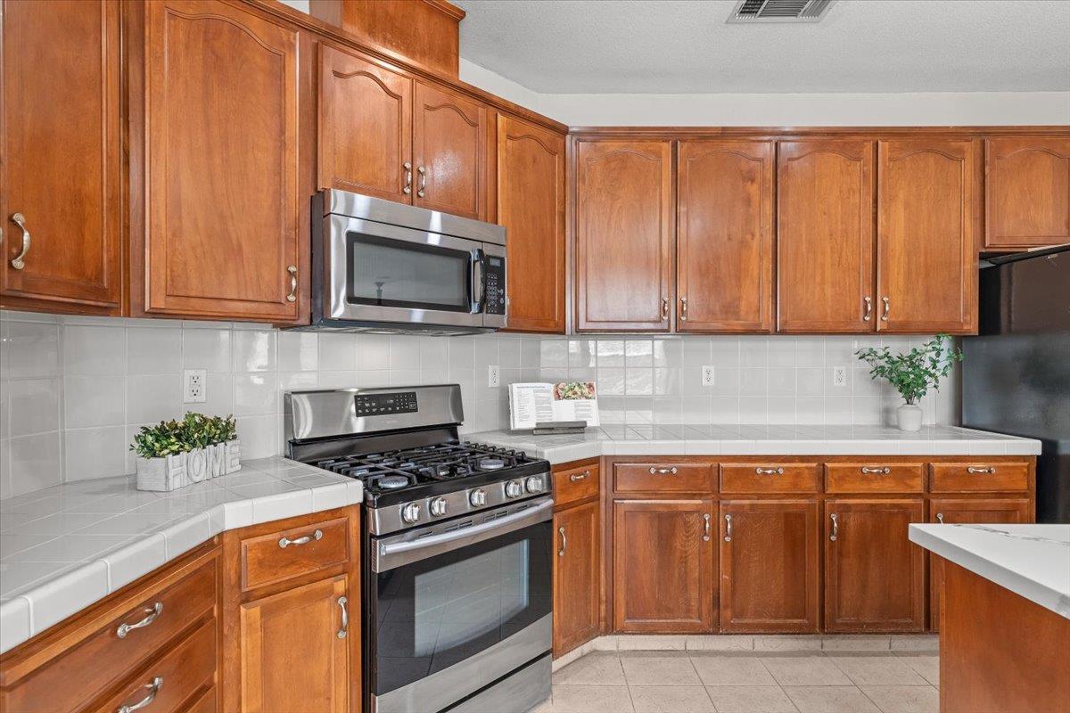 2050 Geneva Way Manteca, CA 95337 - Photo 22 of 68