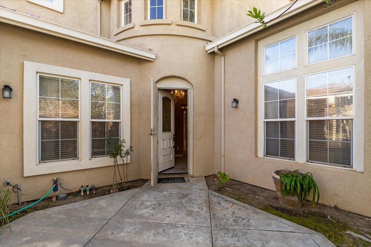 2050 Geneva Way Manteca, CA 95337 - Photo 5 of 68