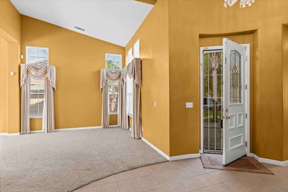 2050 Geneva Way Manteca, CA 95337 - Photo 7 of 68