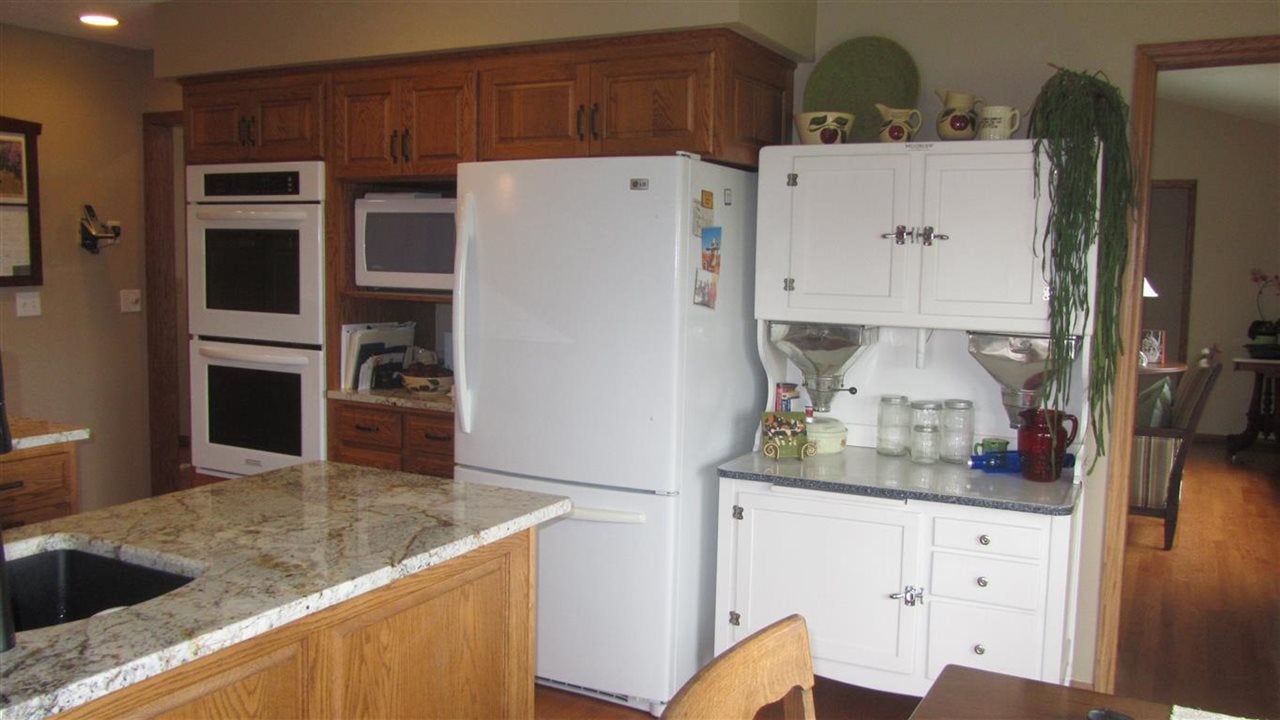 2540 Anchorage Road Northeast Solon, IA 52333 - Photo 9 of 32 Gallery Image 9