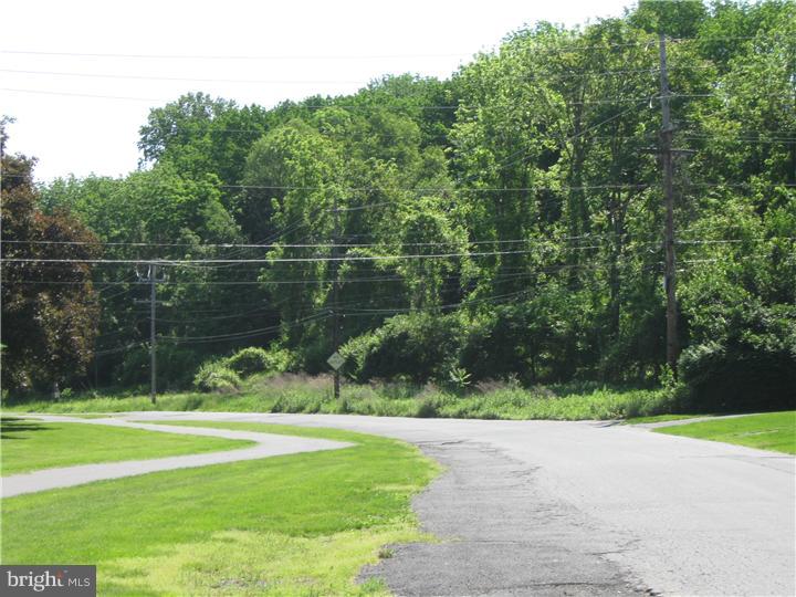 718 Old Wyomissing Road Reading, PA 19611 - Photo 10 of 14 Gallery Image 10