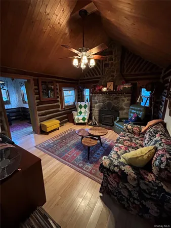 $2,200 | 4 Glendale Road, Greenwood Lake, NY 10925