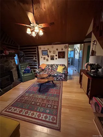 $2,200 | 4 Glendale Road, Greenwood Lake, NY 10925