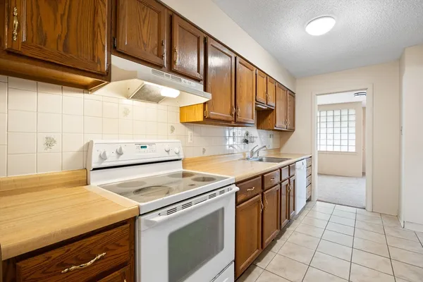 $229,900 | 144 Horseshoe Drive, Unit 144, Chicopee, MA 01022