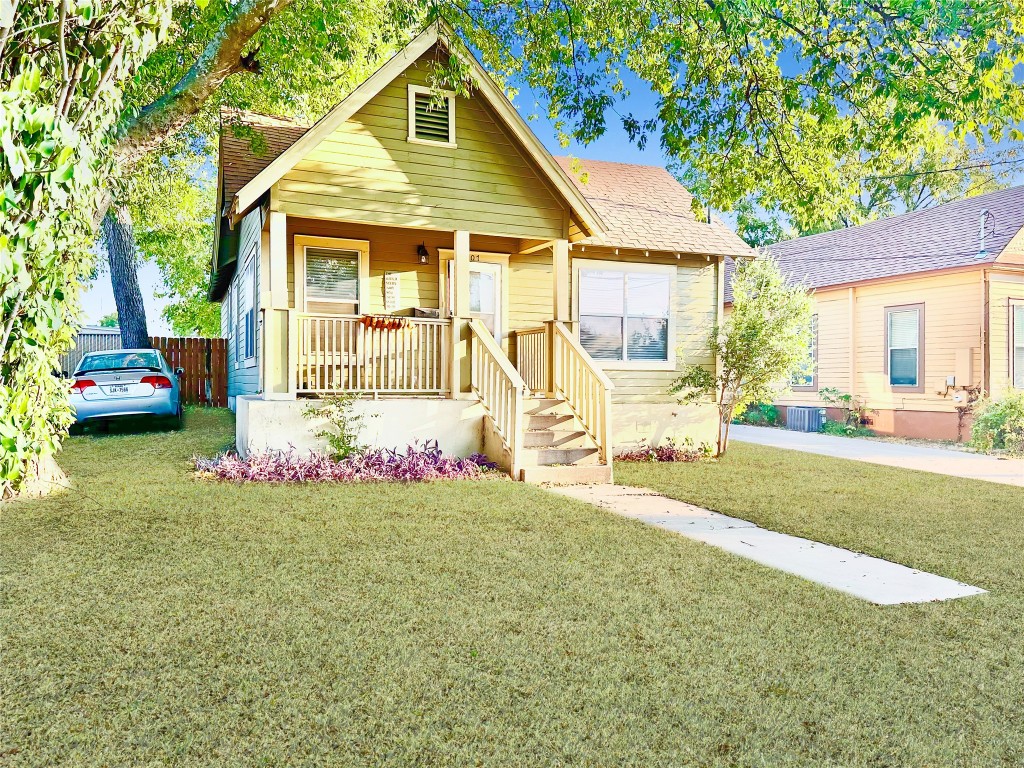 2bd 2bath home with large backyard and lots of non-street parking.