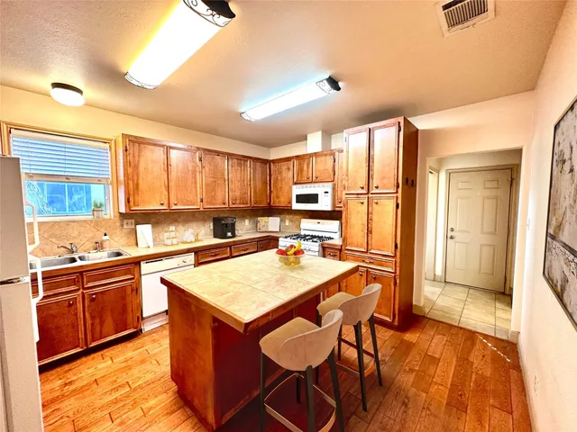 $2,300 | 1707 East 21st Street, Austin, TX 78722