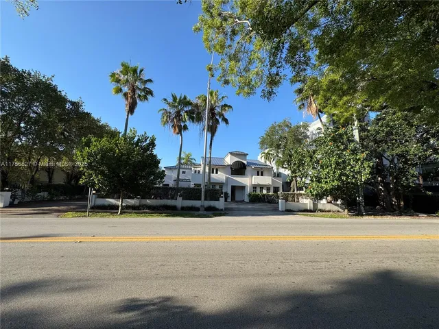 $2,300 | 2918 Bird Avenue, Unit 8, Miami, FL 33133