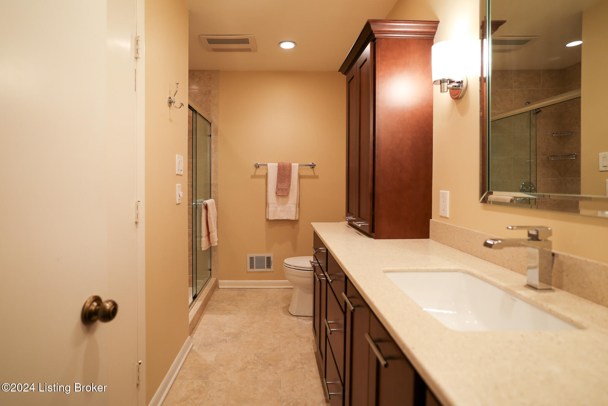 6107 Innes Trace Road Louisville, KY 40222 - Photo 33 of 52 Back Ensuite Bah