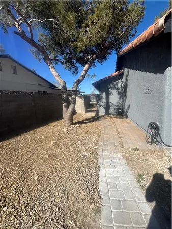 $1,950 | 2408 La Estrella Street, Henderson, NV 89014