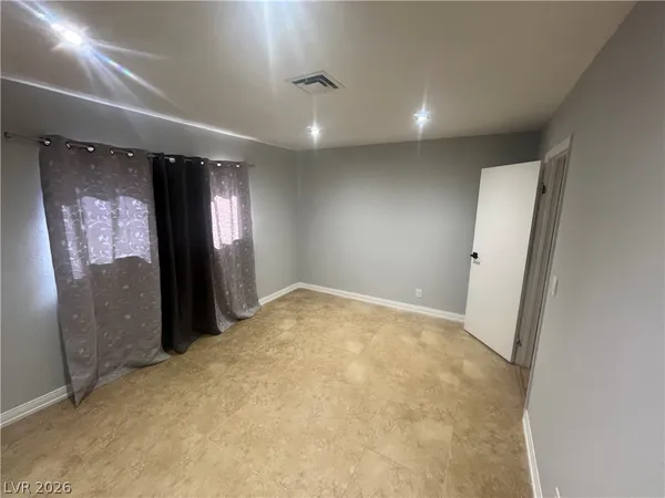 $1,950 | 2408 La Estrella Street, Henderson, NV 89014