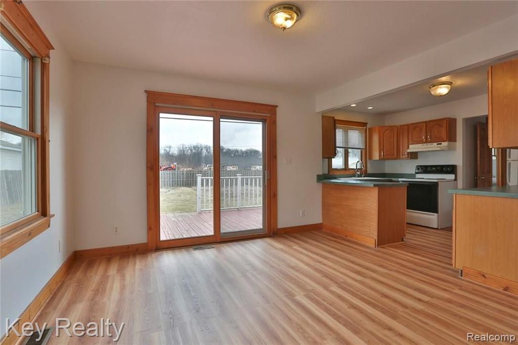 11868 Grafton Road Carleton, MI 48117 - Photo 7 of 27