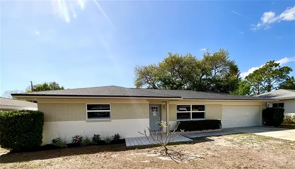 $3,200 | 644 Manor Drive West, Dunedin, FL 34698