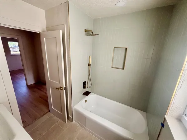 $3,200 | 644 Manor Drive West, Dunedin, FL 34698