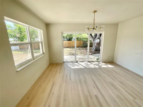 $3,200 | 644 Manor Drive West, Dunedin, FL 34698