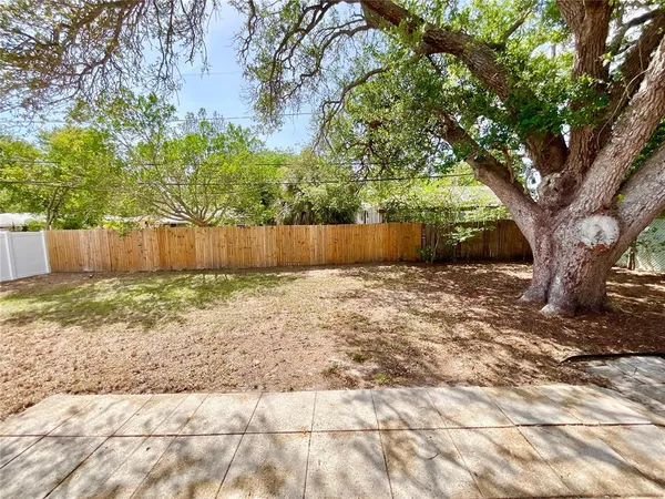 $3,200 | 644 Manor Drive West, Dunedin, FL 34698