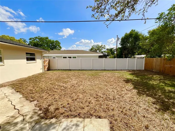 $3,200 | 644 Manor Drive West, Dunedin, FL 34698