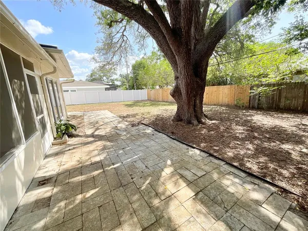 $3,200 | 644 Manor Drive West, Dunedin, FL 34698