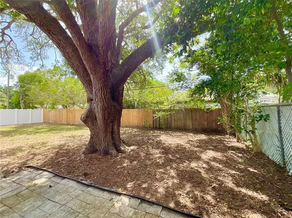 $3,200 | 644 Manor Drive West, Dunedin, FL 34698