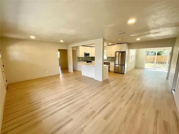 $3,200 | 644 Manor Drive West, Dunedin, FL 34698