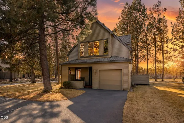 $925,000 | 57985 Eaglewood, Unit 2, Sunriver, OR 97707