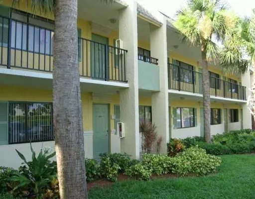$1,900 | 1205 Meadows Circle, Boynton Beach, FL 33436