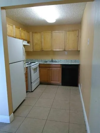 $1,900 | 1205 Meadows Circle, Boynton Beach, FL 33436