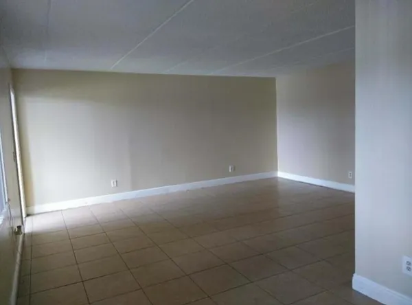 $1,900 | 1205 Meadows Circle, Boynton Beach, FL 33436