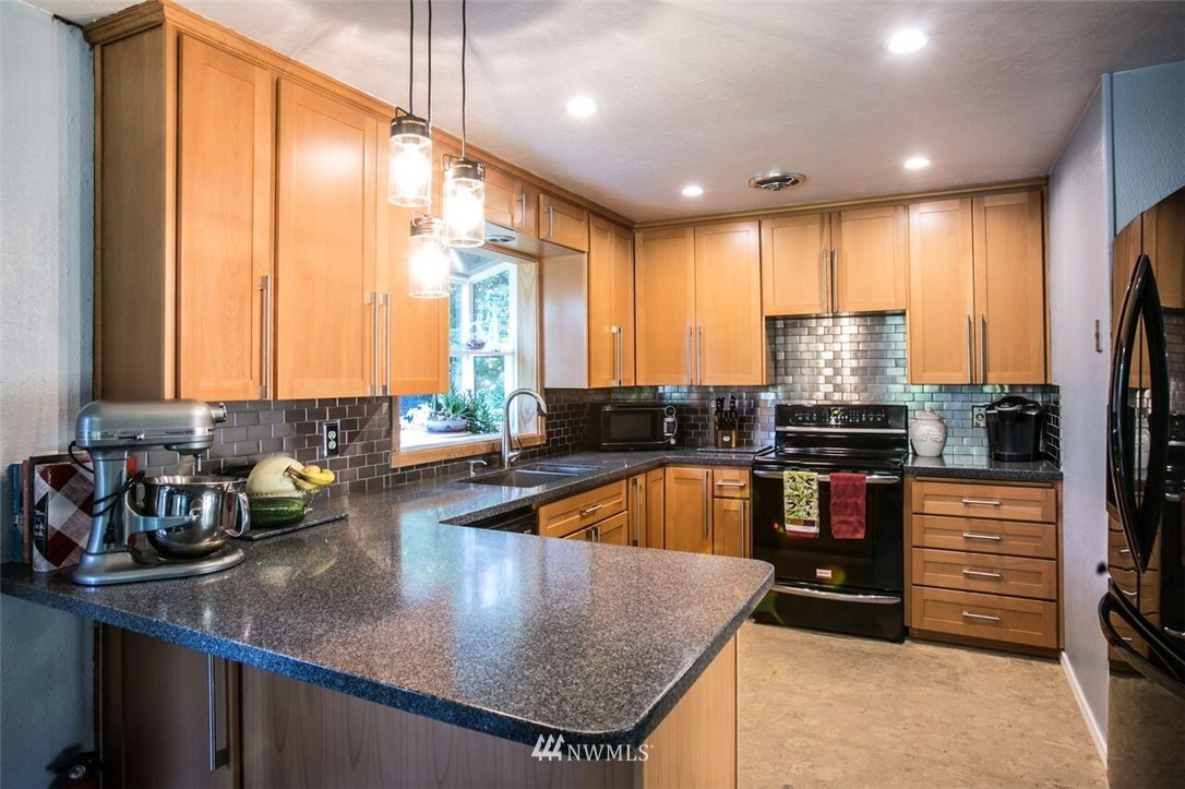 14229 156th Avenue Southeast Renton, WA 98059 - Photo 8 of 20