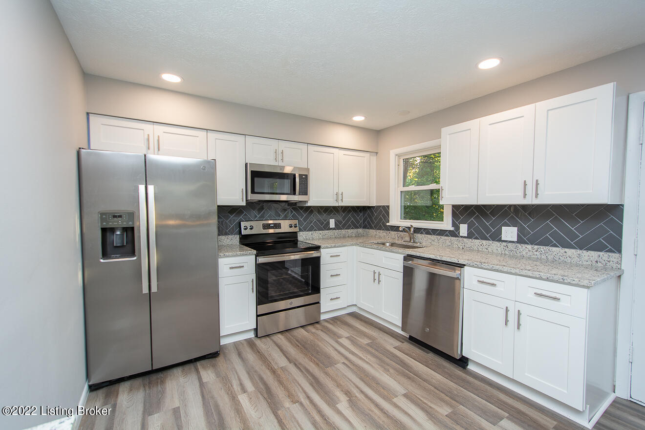 9310 Fairground Road Louisville, KY 40291 - Photo 10 of 48 Kitchen
