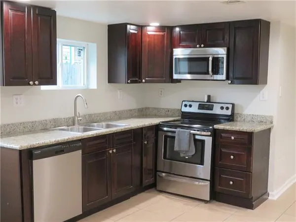 $1,800 | 4121 Elba Street, Unit B, New Orleans, LA 70125