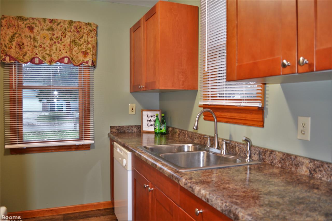 24651 Harrison Street Harrison, MI 48045 - Photo 6 of 19